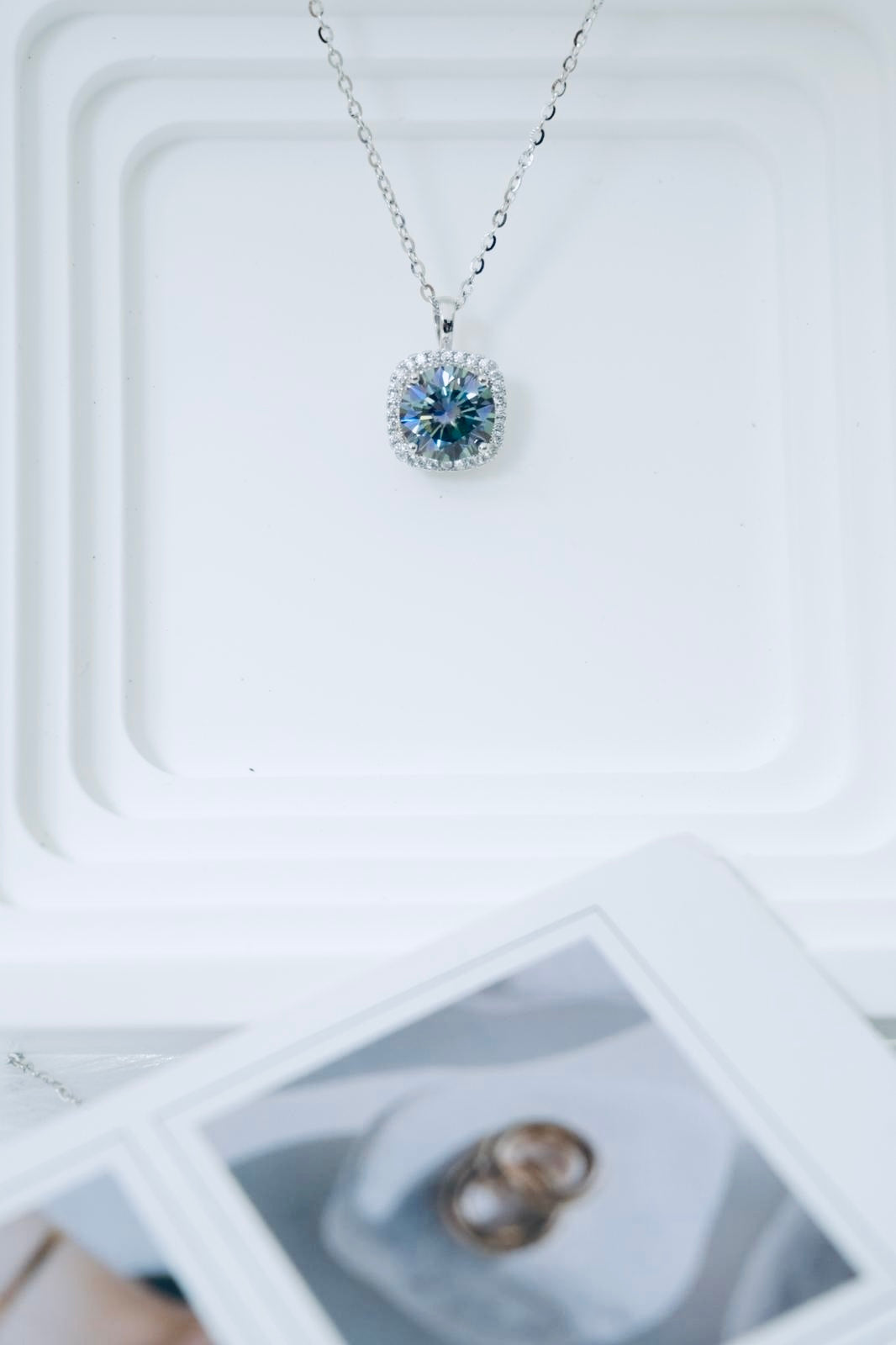 Deep Blue Duchess Moissanite Necklace
 深藍瑰麗王妃莫桑鑽頸鏈