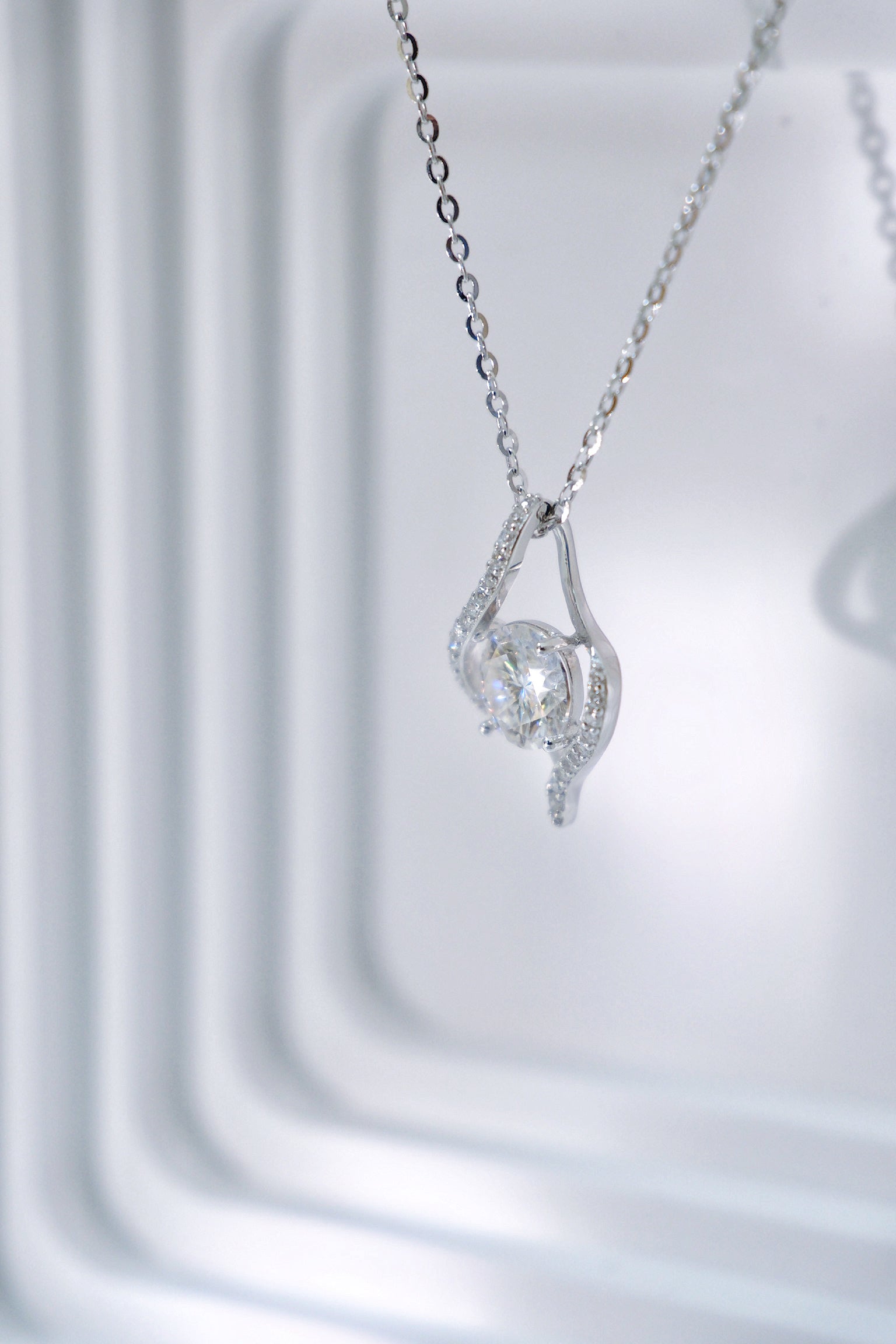 Sunflare Moissanite Necklace 太陽之眼莫桑石頸鏈