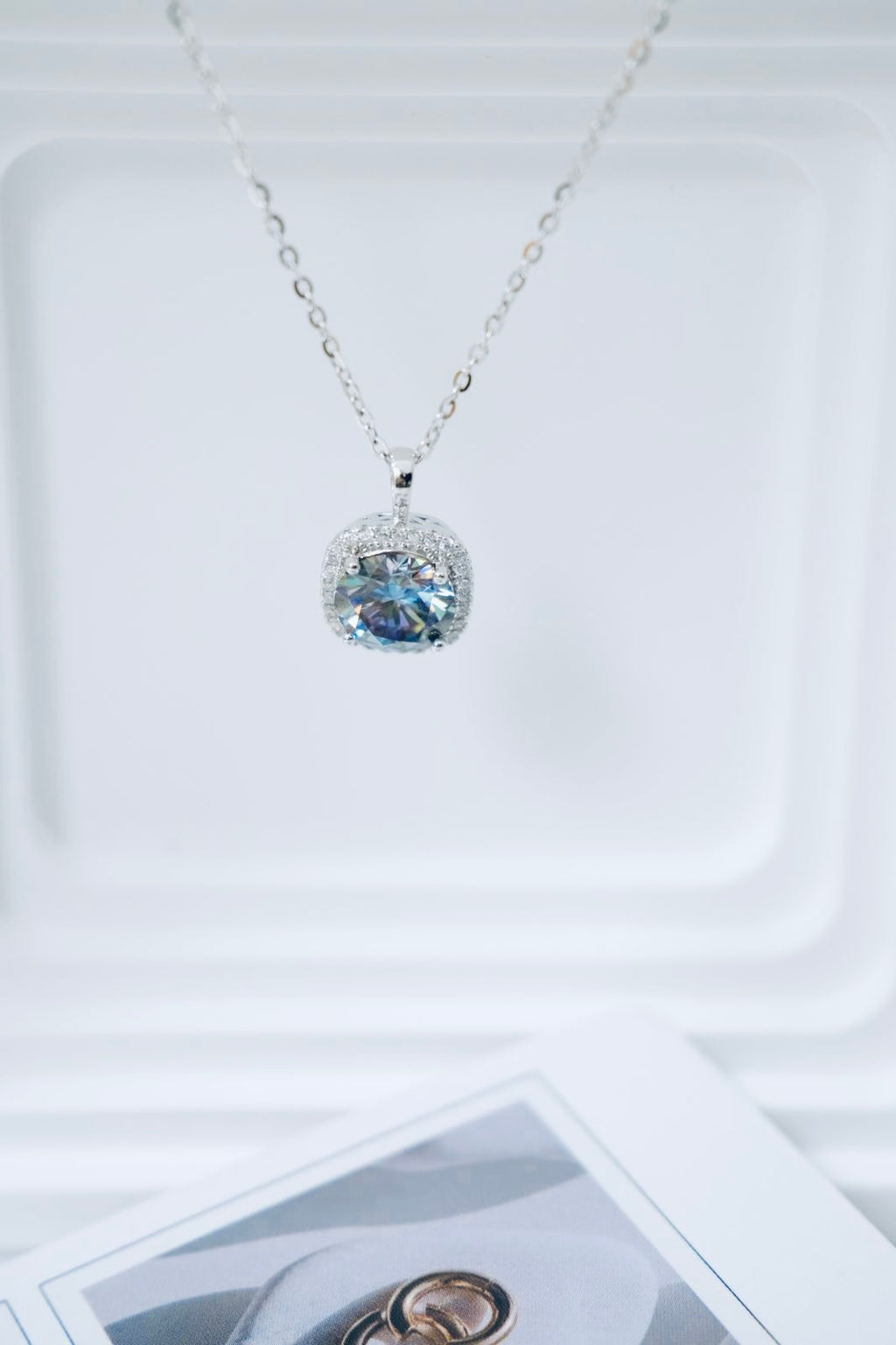 Deep Blue Duchess Moissanite Necklace
 深藍瑰麗王妃莫桑鑽頸鏈