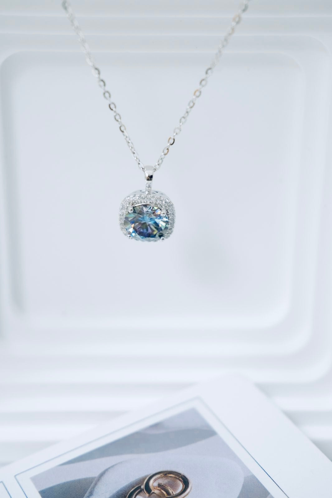 Deep Blue Duchess Moissanite Necklace
 深藍瑰麗王妃莫桑鑽頸鏈
