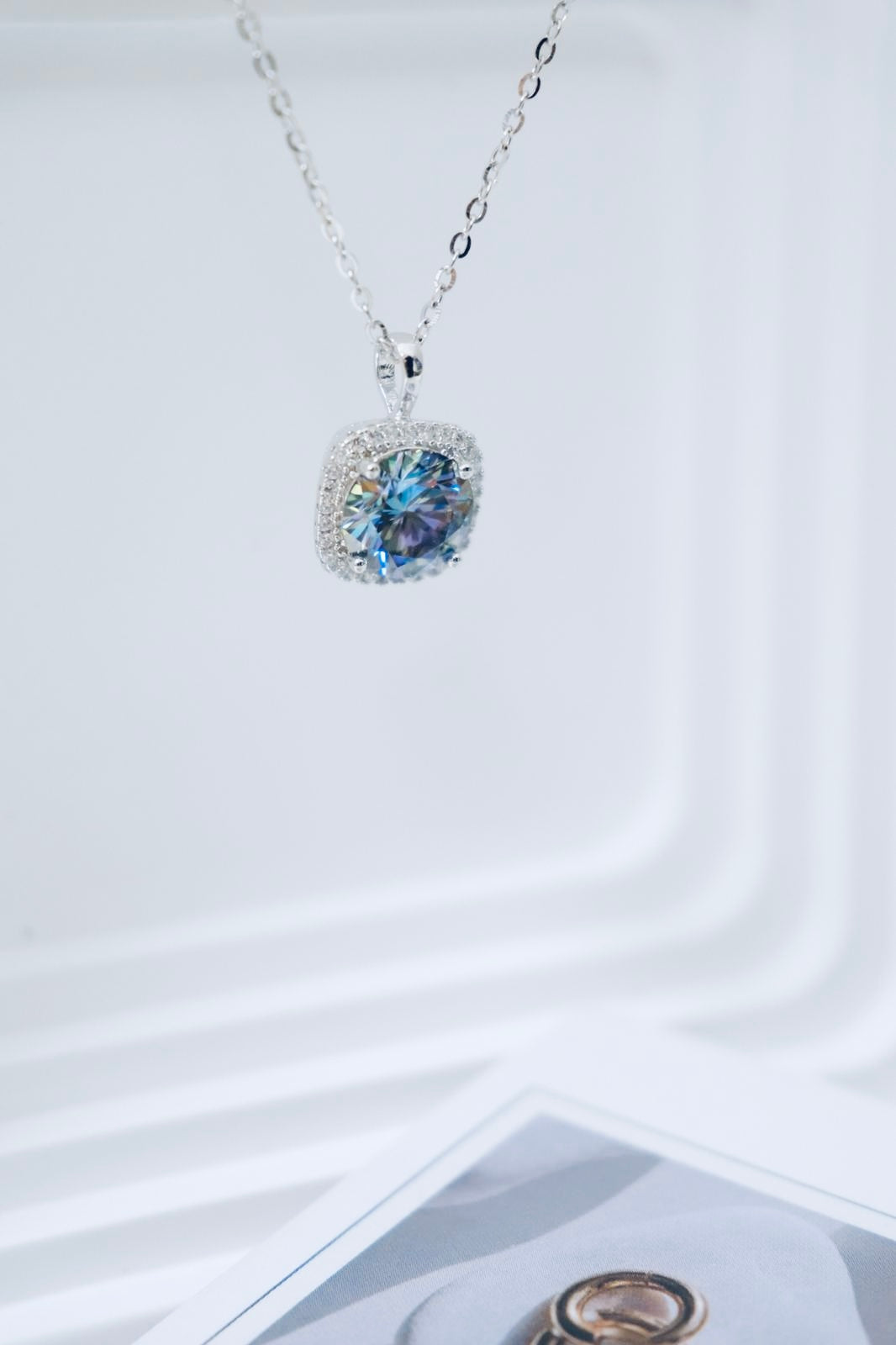 Deep Blue Duchess Moissanite Necklace
 深藍瑰麗王妃莫桑鑽頸鏈