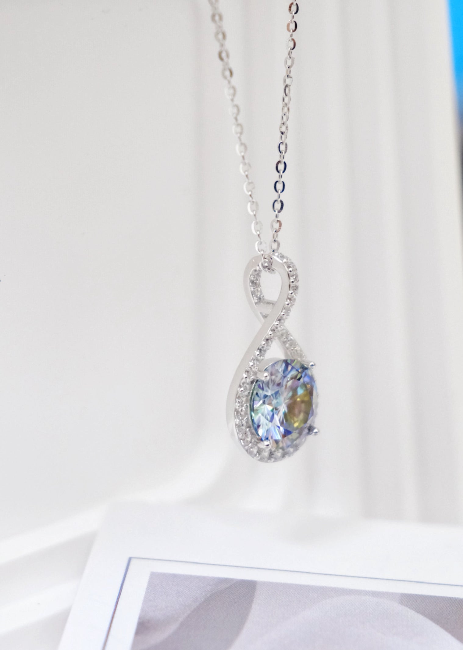 Radiant Raindrop Necklace 水滴璀璨莫桑鑽頸鏈